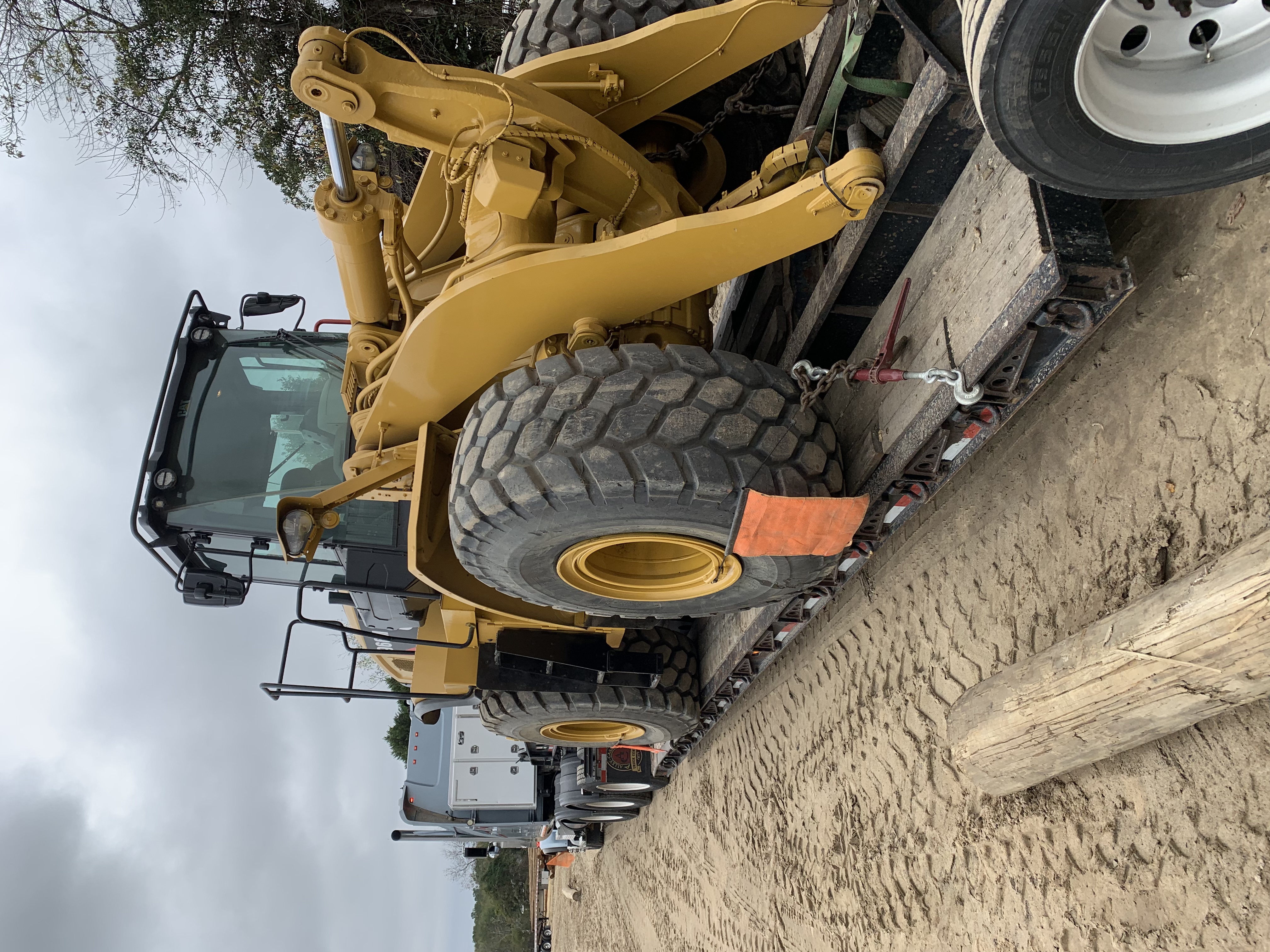 Caterpillar 966M Rubber-Tired Loaders