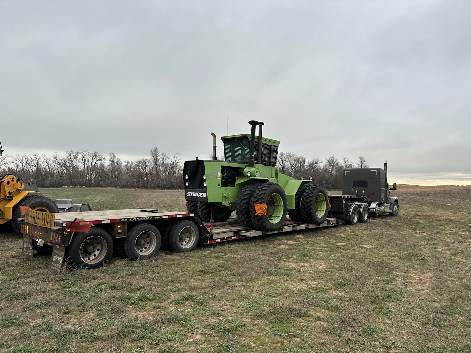 STEIGER ST-270 TRACTOR WITH DUALS